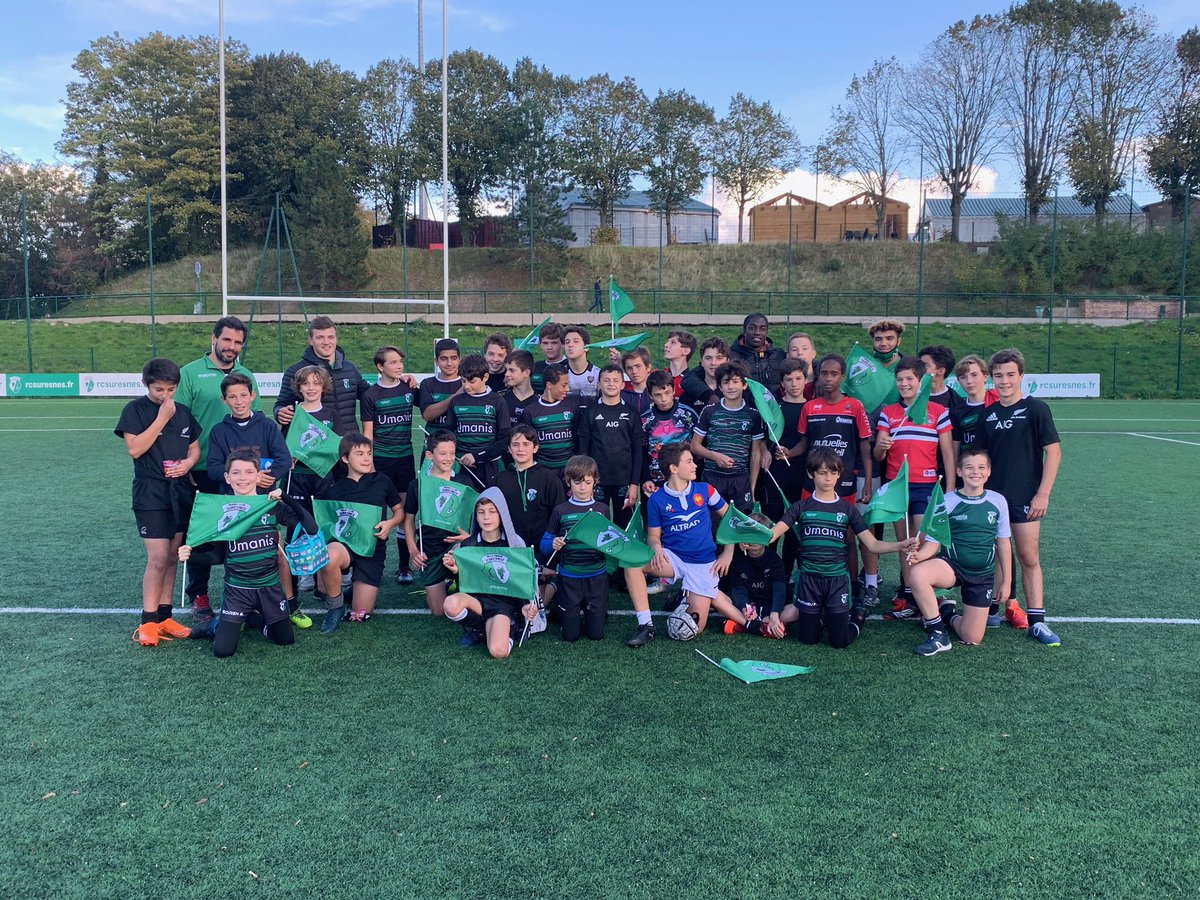RCSuresnes's tweet photo. Fin de #Stage pour nos jeunes de l’#EDR 👏👏
Merci à tous nos #éducateurs et #entraineurs et spéciale dédicace pour #ArthurProult et #HayamElBibouji qui seront demain avec l’#EquipeFanion 😉
#VertsEtNoirs #TousUnis https://t.co/I5CWPgJQoH