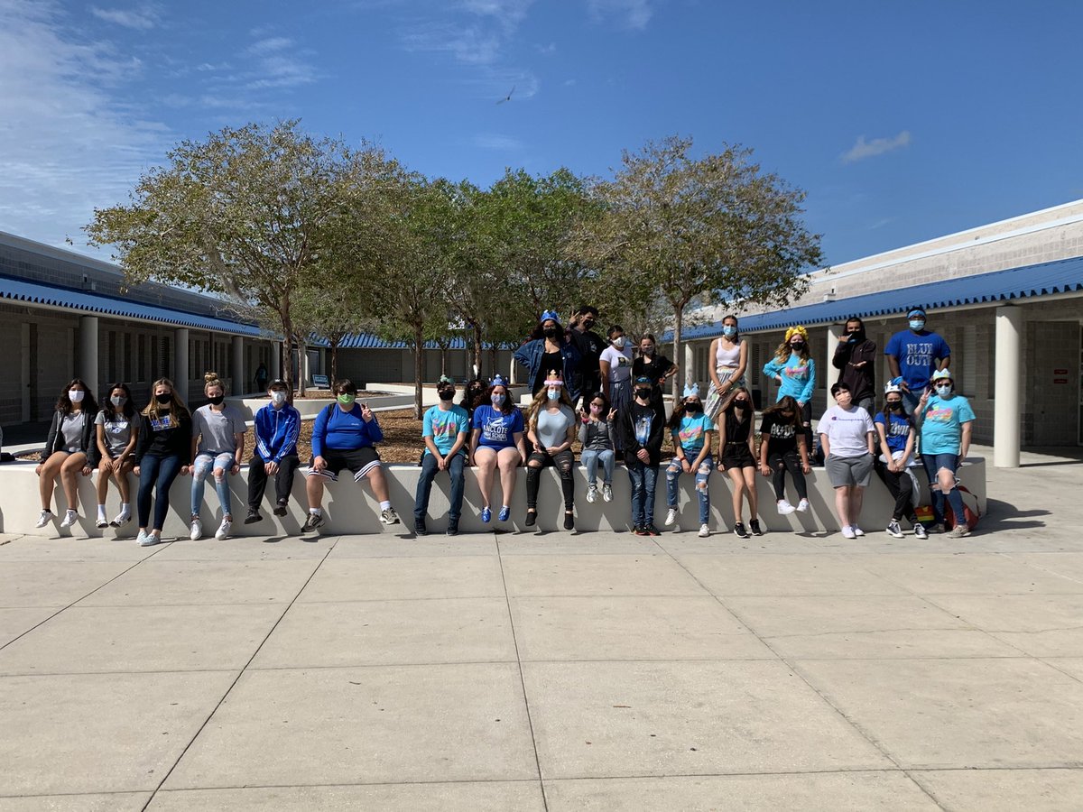 AncloteSharks's tweet photo. Happy Class color day/ Spirit day Sharks!
#HocoWeek2020 https://t.co/8D5vgLNsEv