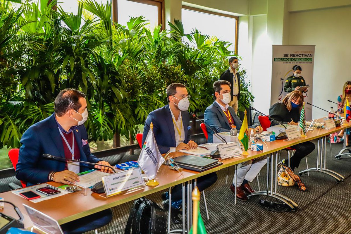Estamos en la Cumbre de Gobernadores #LasRegionesSeReactivan, al lado de @FNDCol y @LuisCarlosGober. Impulsando la ruta segura de #ReactivaciónEconómica en las regiones del país; priorizando la vida y salud de los colombianos con iniciativas de impacto regional. @infopresidencia https://t.co/Gncuo02O5t