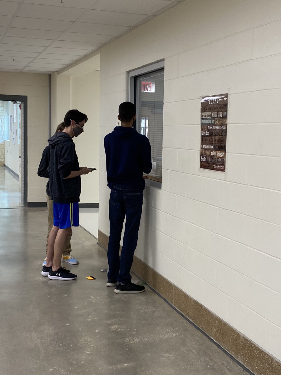 mhendrick_sa's tweet photo. Graphic design Ss gained skills- vinyl graphics for some of our office suites & installation. Also had lessons in customer service as they spoke to our โclientsโ about their vinyl requests. #LevelAndCentered #SkilledCommunicator #FutureReady @SamuelClemensHS @scucisd_cte https://t.co/btHjjI0TJ4