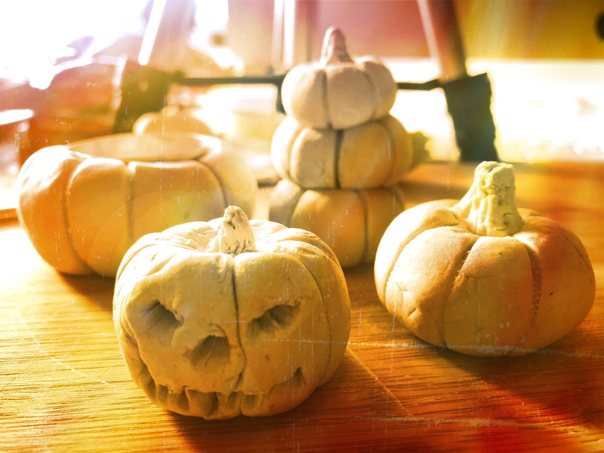 Join us for part 1 of our art workshop tomorrow on Facebook at 1pm, when we’ll be showing you how to create and shape some clay pumpkin ornaments! 🎃

#Halloweenathome #homemadedecorations #halloweendecorations #halloween2020
