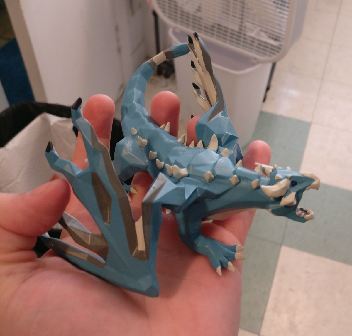 Zylozs's tweet photo. My Vorkath figurine just arrived and I'm stoked! It looks great! @CrumbOSRS https://t.co/EsODe2ns9p