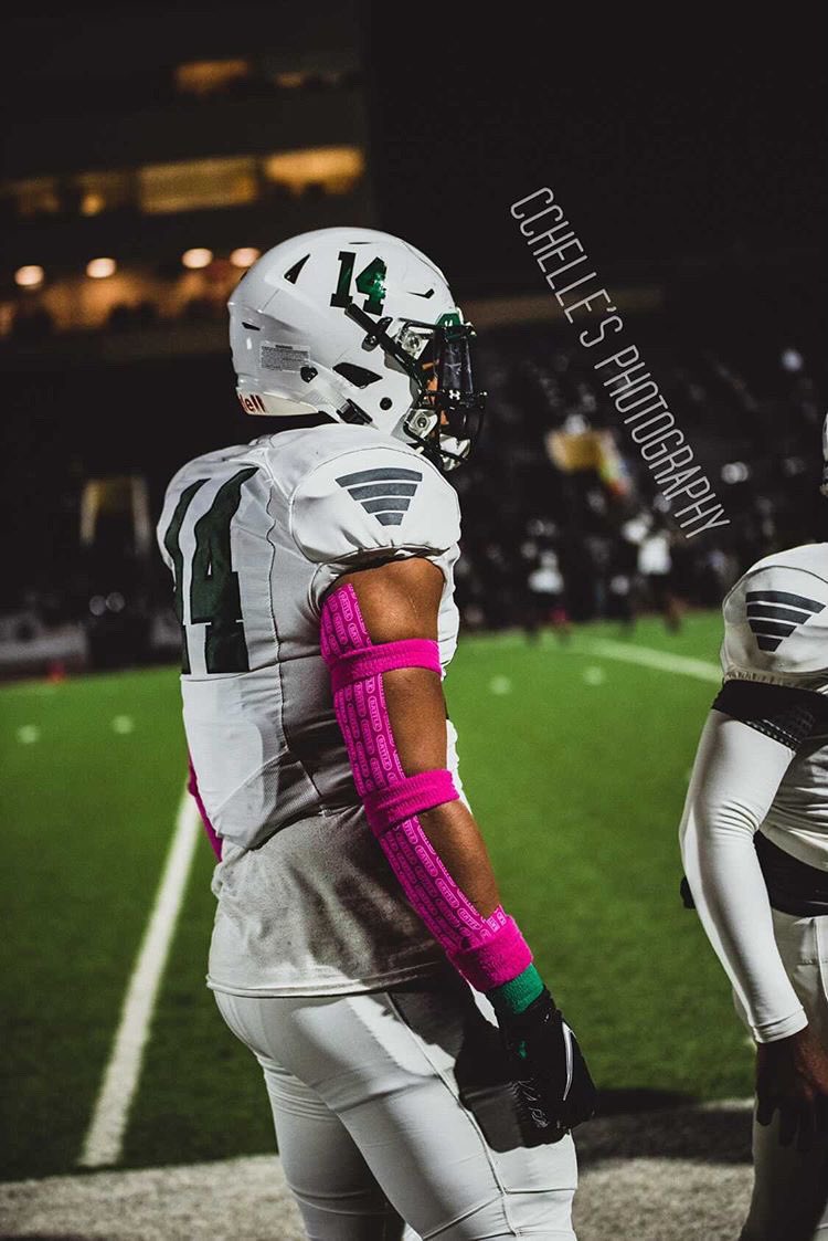 Elijahfromktx's tweet photo. If something stands between you and success, move it....
Game day at Leo buckle stadium vs Heights. It’s time to ride out and be the leader that my teammates and coaches believe that I am🦅🦅🤍#14 https://t.co/5OKVQXLmJ9