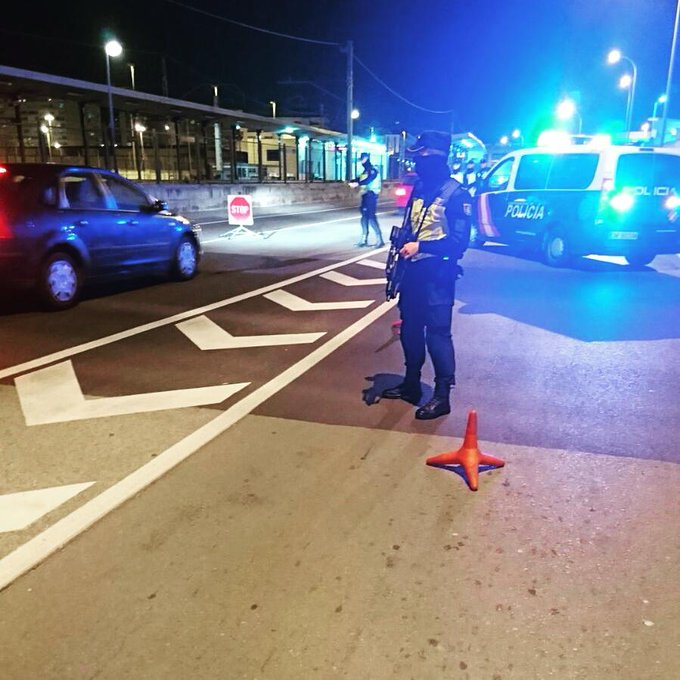 policia's tweet photo. #Buenasnoches 

Nosotros seguimos en servicio por tu #seguridad 

📞091, si nos necesitas https://t.co/xZAro95Iyb