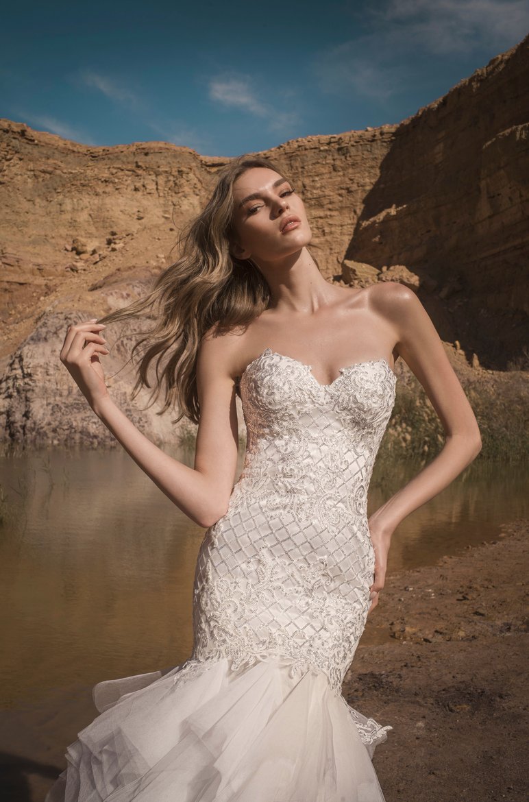 pninatornai's tweet photo. When it's your time to shine, a #PninaTornai gown is always a good idea!
Gown: 2021 #LOVEbyPninaTornai #Style14847
Available @KleinfeldBridal
Photo: Dvir Kahlon
Makeup: Ortal Elimeleh
Hair: Benjamin Ruimi https://t.co/b8Z0do6u2V