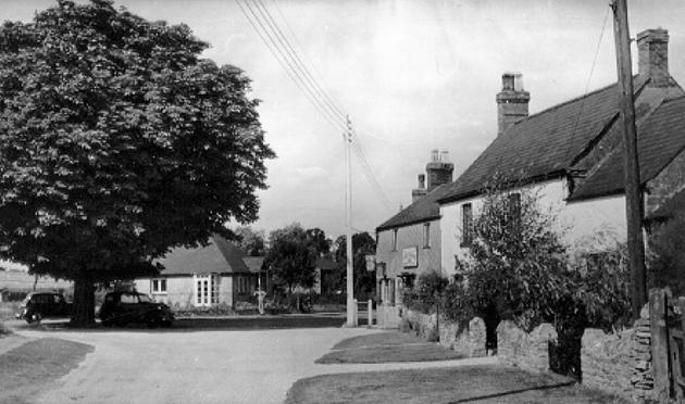 BucksArchives's tweet photo. This week our search for #OldBucksBoozers takes us to the far north (of Bucks). Head north-east from Wolverton and you will find the village of #Haversham. At a junction in High Street sits the Greyhound, a drinking hole dating to 16th C, seen here in 1930s/40s. #BeerOClock https://t.co/nvzXpP5Mf6