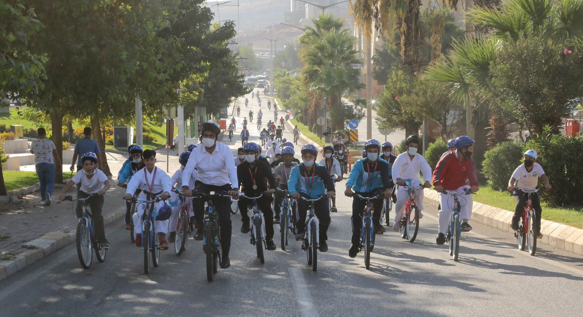 İl Koordinatörümüz Orhan Karasayar, İl Başkanımız <a href="/byildiz63/">Bahattin Yıldız 🇹🇷</a> ile birlikte Eyyübiye Belediyemizin Ak Evler Merkezlerinde yetişen ve ülke çapında düzenlenen yarışmalarda dereceye giren sporcularımıza düzenlenen törende hediyelerini takdim ettik.

<a href="/erkankandemir/">Erkan Kandemir</a> @aagraliez