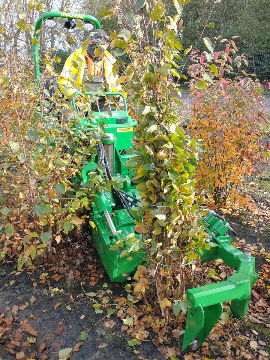 jajonesUK's tweet photo. Invested in another Holmac lifting machine to enable the swift and efficient lifting our of ukgrown trees. Our shiny new machine is getting down and dirty already!
.
#holmac #treelifting #rootballing #treenursery #treegrower #ukgrown #jajonestrees https://t.co/tdlAEhc6LI