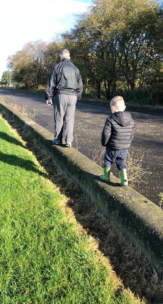 LynnDic36006473's tweet photo. @EarlyGranton today was the perfect day for the beach! This time we explored shadows but this time we used the sun instead of our torch 🔦 #outdoorplay #beachlife https://t.co/JcB0N22eM9