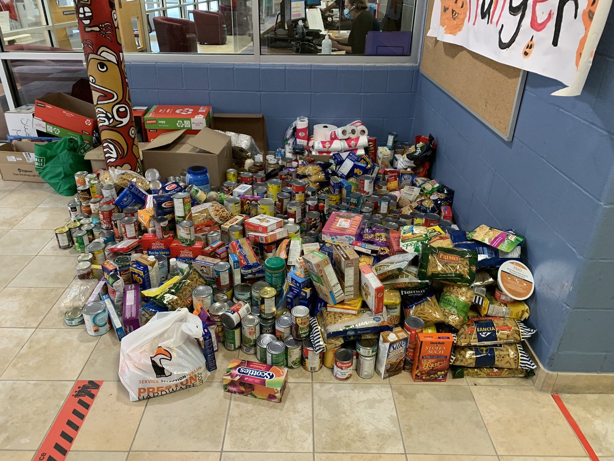 SteveTierney1's tweet photo. The @StEmilyOCSB Eagles are doing a great job of ‘Scaring Hunger’. Keep it up! Last day to bring non-perishable donations is 10/28. All donations go to our friends at @BarrhavenFood Cupboard. #LetsScareHunger https://t.co/pNAmSa2PPH