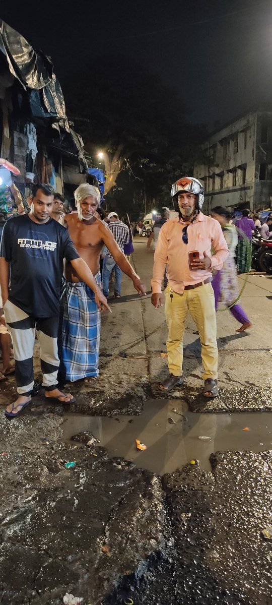 ataulkhan09's tweet photo. Dangerous Pothole Since Last One Year And Also There Is Water Pipeline Leakage Below here At Sant Savata Mali Marg Opp NarialWadi Kabrastaan Rey Road ,I Request @mybmcHydEngg To Fix This Leakage & Then @mybmc Make A Proper Road
@DR_JAVEDAHMED @Javedakhtarjadu @PotholeWarriors https://t.co/rsunkaVLrF
