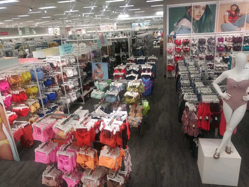AllisonCrilly2's tweet photo. It’s starting to a lot feel like Christmas at T2210! We’ve got you covered for all your early family sleep needs or Christmas on the beach! @nikihcopeland @TerryTh08713894 @aldenkooken #t2210 https://t.co/8RLXjCuQEl