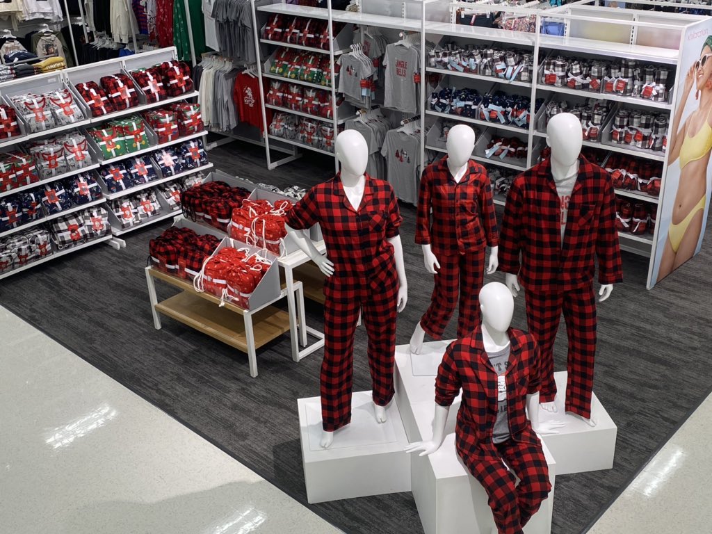 AllisonCrilly2's tweet photo. It’s starting to a lot feel like Christmas at T2210! We’ve got you covered for all your early family sleep needs or Christmas on the beach! @nikihcopeland @TerryTh08713894 @aldenkooken #t2210 https://t.co/8RLXjCuQEl