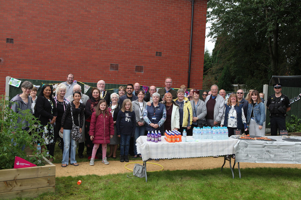 SowtheCity's tweet photo. Exciting to hear that @NSCPG community garden have been awarded @GreenFlagAward for transformation of the space and involvement of volunteers. One of more than 2000 sites awarded this year! @BuryTimes @BuryRochCO_NHS @BuryCouncil https://t.co/sC04PH7RwO