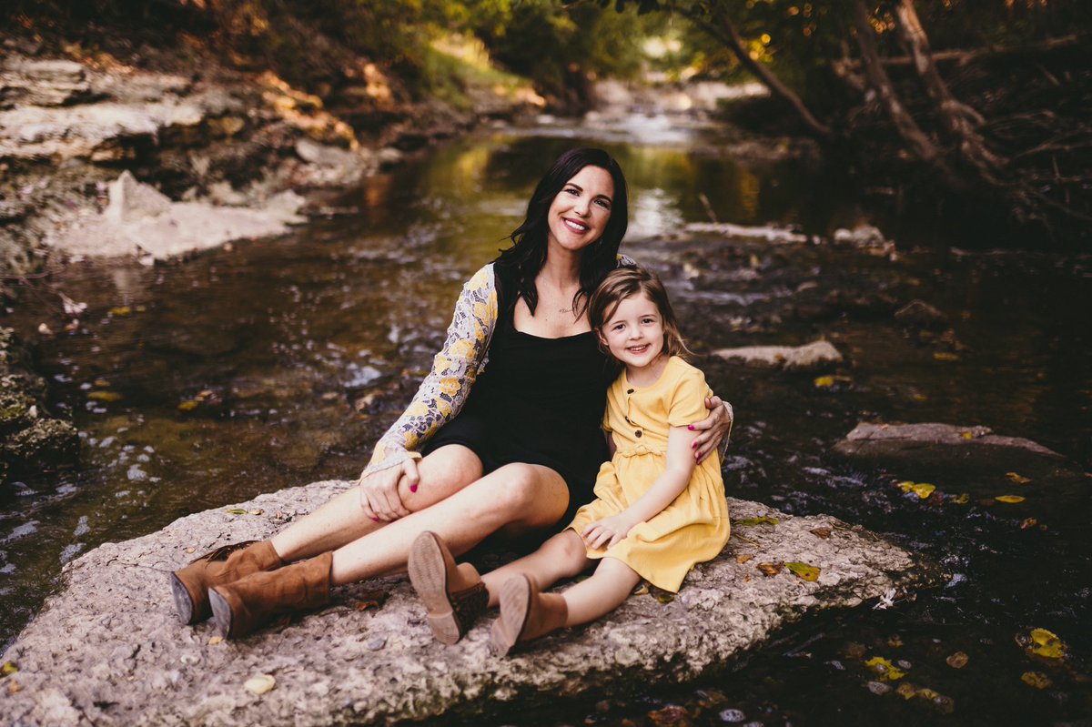 BennaBland's tweet photo. 2020 family pics 💛🖤 https://t.co/TRiTa9tDlt