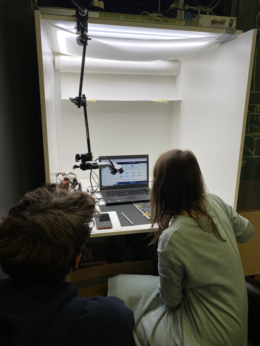 Hybrid Workshop: ‘Slimemolding’ for kids. A batch of kits sent to twelve addresses by post on Wednesday...warmup instructions on Thursday and remote tutors from our <a href="/RampaLab/">RampaLab</a> cabinet studio on Friday. #FridayAcademy on how to work and play with contained slimemold <a href="/kersnikova/">Kersnikova</a>