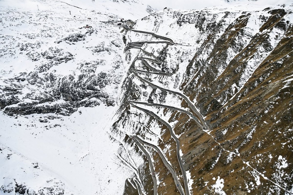 CyclingLocation's tweet image. Simply Stelvio!