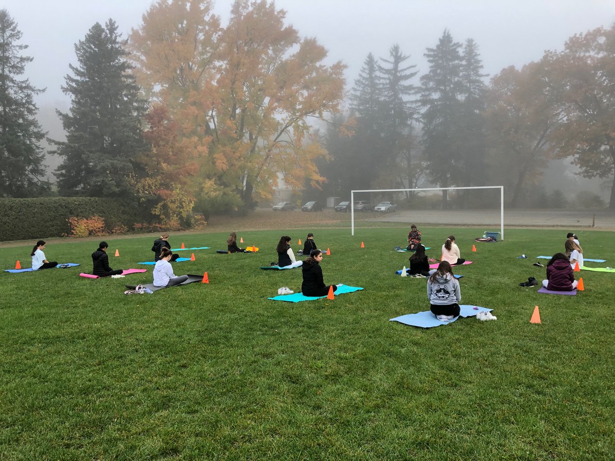 MrWatsonHNMCS's tweet photo. A beautiful morning for some yoga in our @HNMCS Middle School Phys Ed classes. Huge thank you to Kelly Enright for taking the classes today! https://t.co/u74N93YBtT