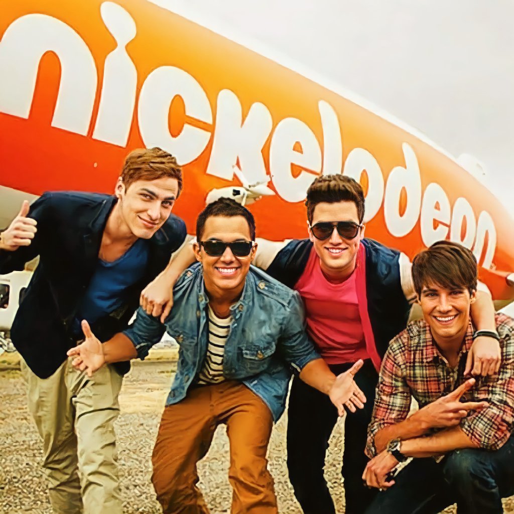 btrgroup_'s tweet photo. Hope y'all doing great and have a wonderful weekend! ❤🧡❤ #BigTimeRush #BTR #Rushers #TeamBTR #KendallSchmidt #JamesMaslow #CarlosPena #CarlosPenaVega #LoganHenderson #BigTimeThrowback #BigTimeComeback #BigTimeReunion #BigTimeRushForever #BigTimeRushFan #RusherForever https://t.co/KqtPmBYeqK