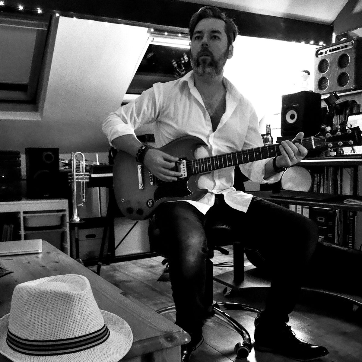 Want to hear a new song???
As a Patreon subscriber you get access to my exclusive community and tonight I'm showing my brand new song!!!
That's right! A NEW SONG!
Who would like to have a listen???
#newmusic #indieartist #supportmusic #patreoncreator #ExclusiveCommunity https://t.co/6P4UJZdM3t