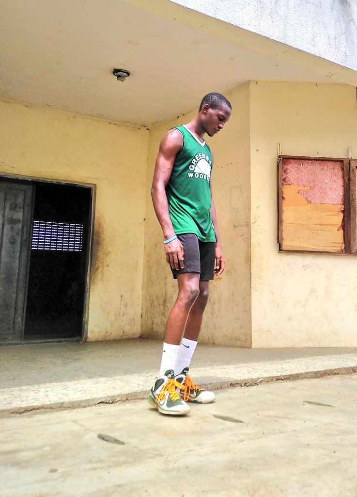 Seaweb007's tweet image. Basketball is NOT an equal opportunity sport! Better players will play MORE! Better scorers will have the ball in their hands MORE! #HOWitIS