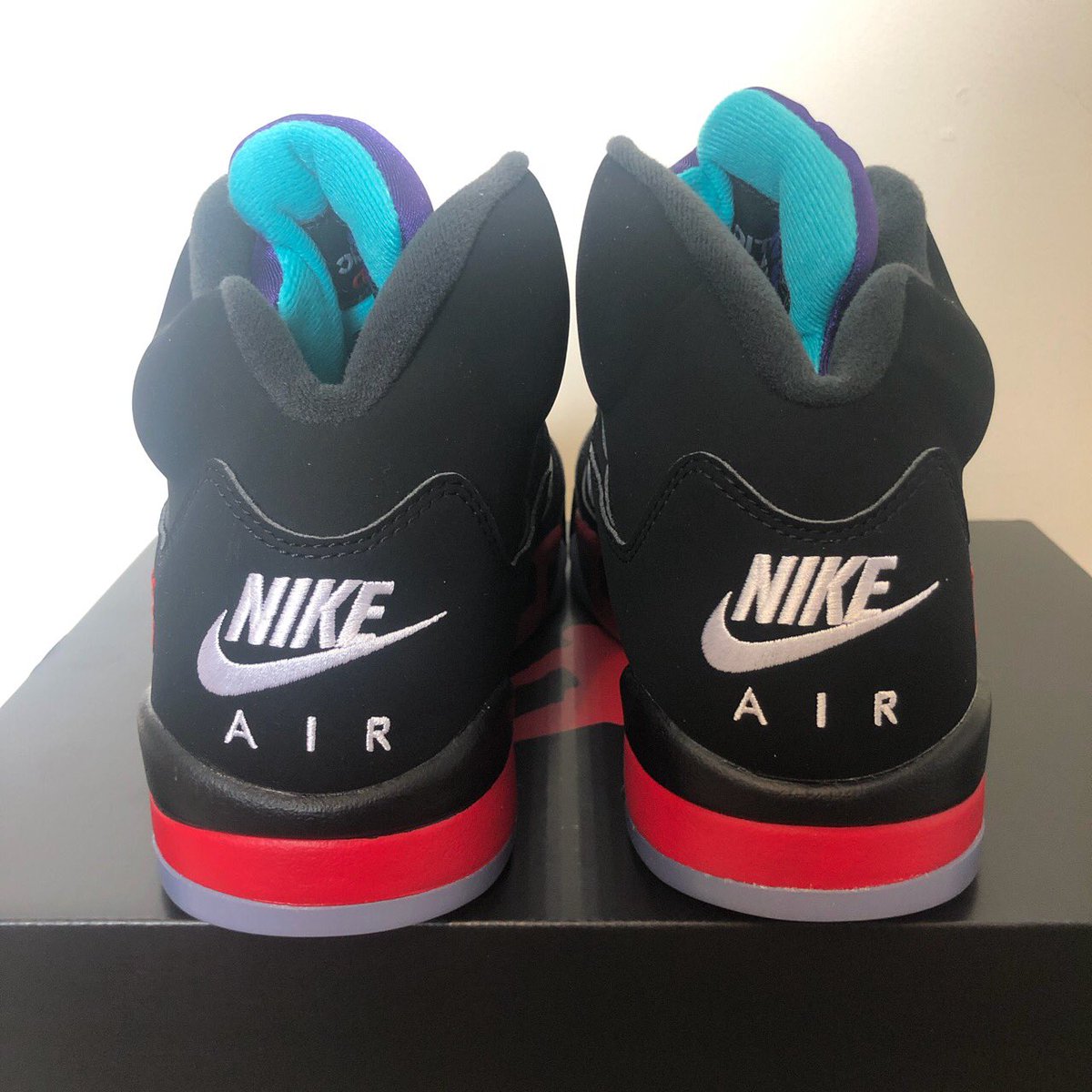 BenzieSells's tweet photo. Nike Air Jordan 5 “Top 3”
UK 10

#Jordan #AirJordan #JordanBrand #NikeAirJordan #Jordan4 #JordanBrand #NikeSneakers #Sneakers #SneakerHeads #HypeSneakers #Hype #HypeShoes #Copped #InTheBag #Jordan5 https://t.co/dxus73dZws