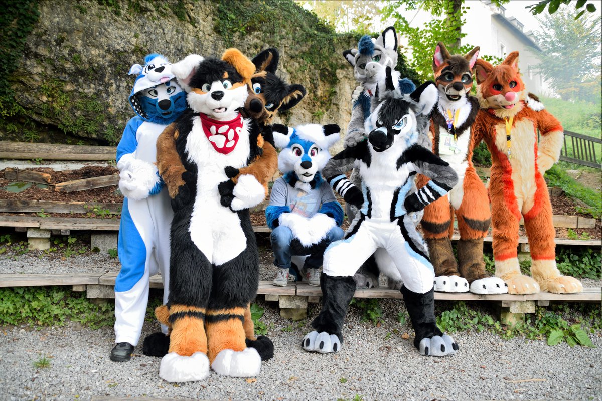 ArkonInu's tweet photo. Group photo taken @furgether 2020 by @TenzotheTiger ☀️

#Furgether
#FursuitFriday  

Suit makers:
- Mutt-Zilla (Marshmellow)
- Mixedcandy
- Fursuits by Lacy
- Thunderhowl Studios
- Beast Labs

Kurgan (left suiter) doesn't have a twitter handle 👀 https://t.co/1ftKggdflk