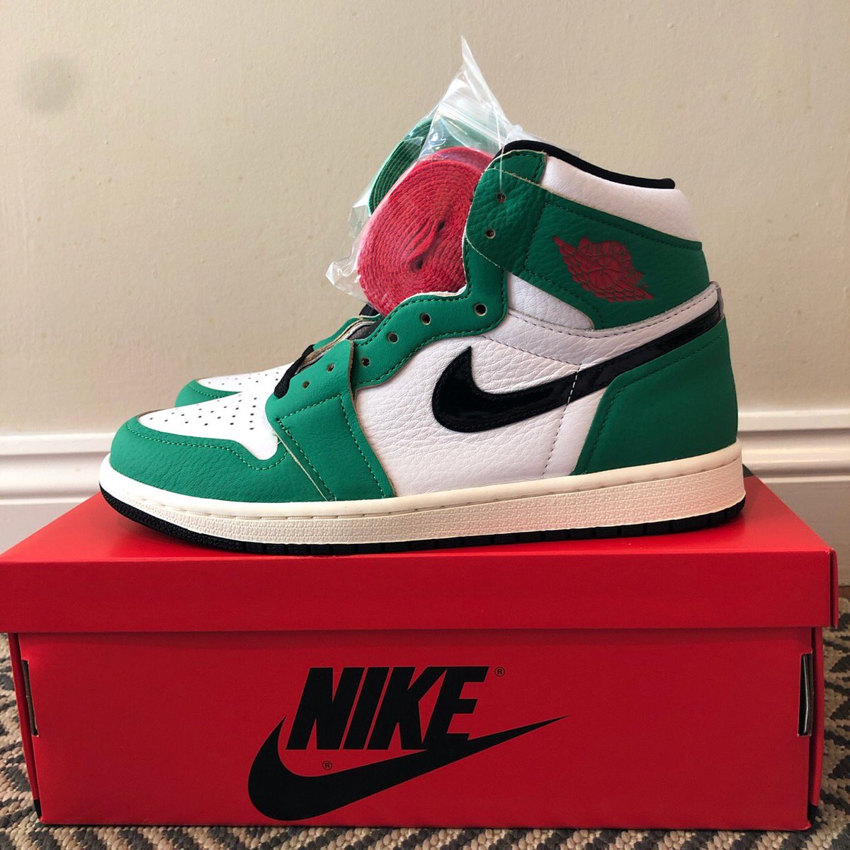 BenzieSells's tweet photo. Nike Air Jordan “LuckyGreen” GS
UK7 (Women’s)

📥 DM For Price

#Jordan #AirJordan #JordanBrand #NikeAirJordan #Jordan4 #JordanBrand #NikeSneakers #Sneakers #SneakerHeads #HypeSneakers #Hype #HypeShoes #Copped #InTheBag #Jordan1 #Jordan1LuckyGreen https://t.co/vZSePapLmd