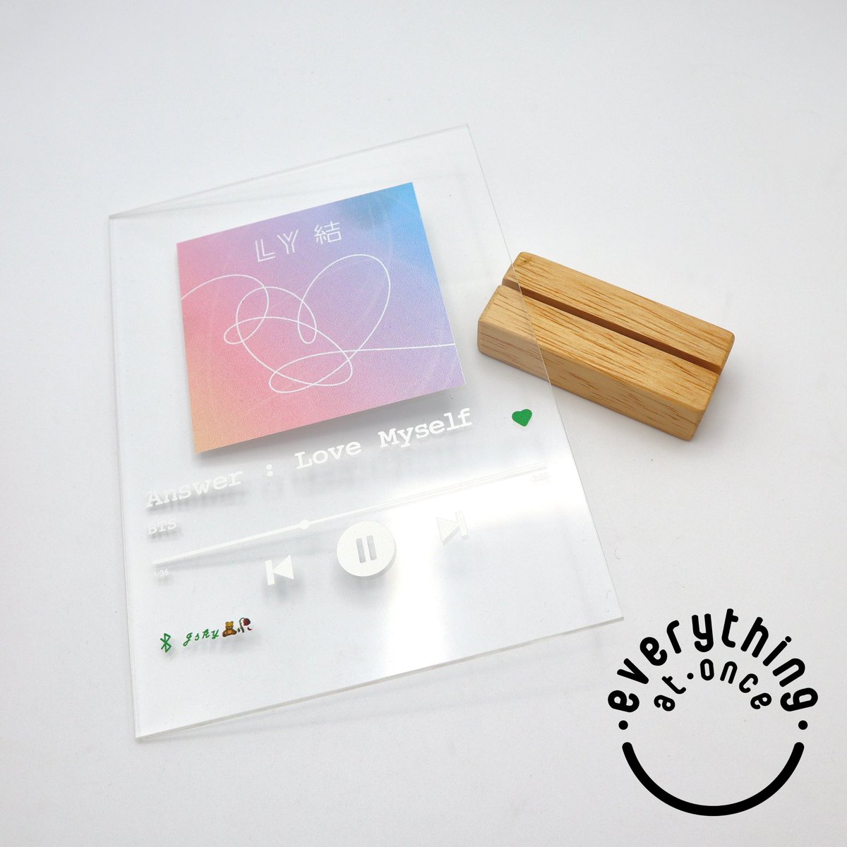 evtatonce's tweet photo. ✨ Acrylic Card with wood stand ✨⁣

• สั่งขนาดตามความต้องการได้⁣
• เปลี่ยนรูป เพิ่มข้อความได้ค่ะ⁣

สอบถามรายละเอียดเพิ่มเติม Line @evtatonce / DM⁣

#อะคริลิคการ์ด #acryliccard #acrylickeychain #ของขวัญ #ของขวัญให้แฟน #ของขวัญวันครบรอบ #ของขวัญรับปริญญา #ของขวัญให้เพื่อน https://t.co/0Iw3IcLADH