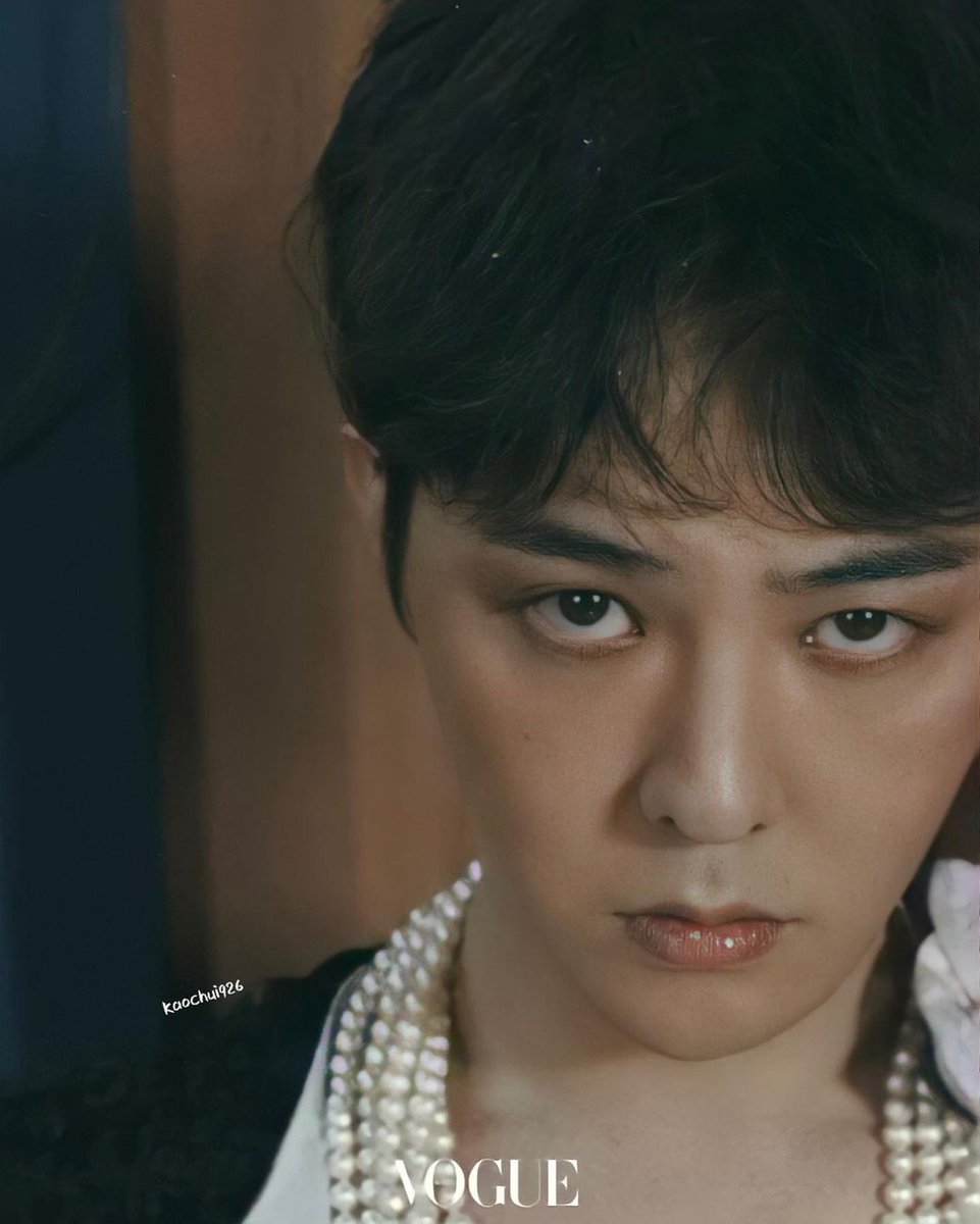 lhviiiviii's tweet image. #GDRAGON x CHANEL for VOGUE Korea Magazine! (cr. kaochui926)💛💛💛

instagram.com/p/CGsB84wH5l5/