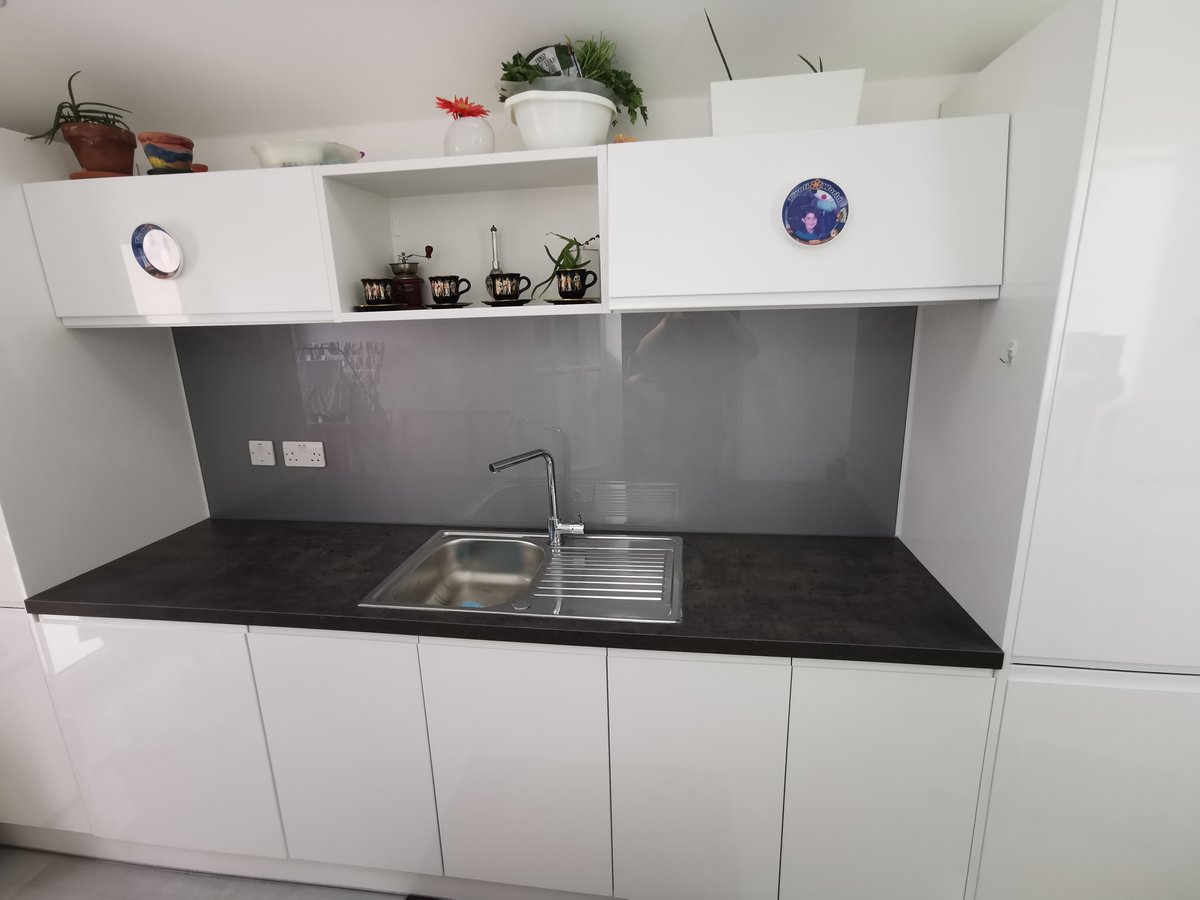 ClearGlassCB24's tweet photo. Before and after - splashbacks bespoke to fit any shape or size in any colour.

For a free, no obligation estimate contact us today.

#kitchen #splashback #kitchendesign #interiordesign #bathroom #glass https://t.co/Y4QM4ORBWK