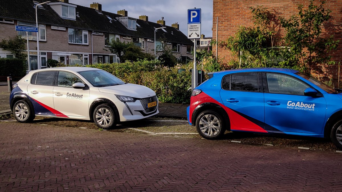 Go_About's tweet photo. Nu bij een #laadpaal bij jou in de buurt in #Voorschoten! De 100% elektrische en volstrekt #onsaaie e-208. En gewoon bereikbaar voor iedereen die nu een 2e hands auto rijdt. Ruil in en maak nu de #switch! Kijk op: https://t.co/yDoctTpsHb https://t.co/2ttnzi4jRM