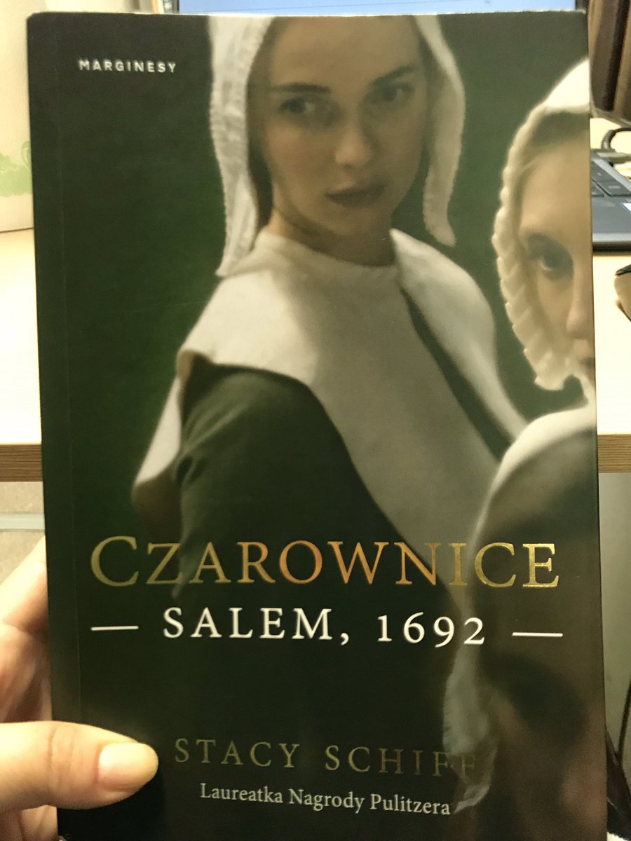 SylwiaDzata's tweet image. Są takie książki, które przez przypadek czyta się w idealnym czasie: 
poziom 1 - Halloween i Salem to prawie synonimy, 
poziom 2 - jak napędza się śnieżna kula strachu, 
poziom 3 - z dedykacją dla polek - kobiety znowu są ofiarami systemu.
#Booksforgood
