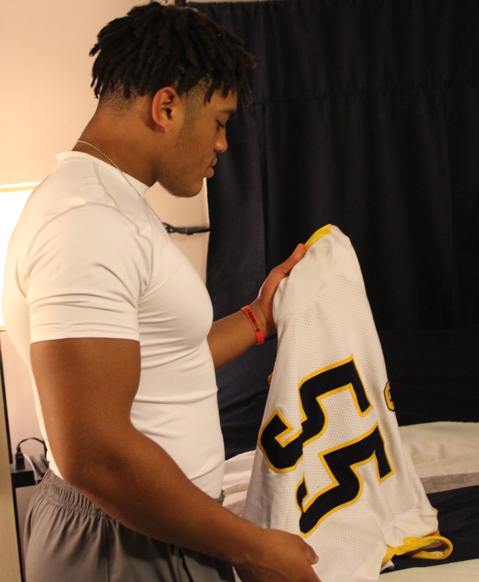 Last time in 55 (away jersey)💪
See him in action tonight.
Tune in with the live stream link below
youtu.be/dEuvY8oEegA

@LandonRobinson @CopleyFootball 
#hardtobelieve #sniff😭
#enjoythejourneyLandon