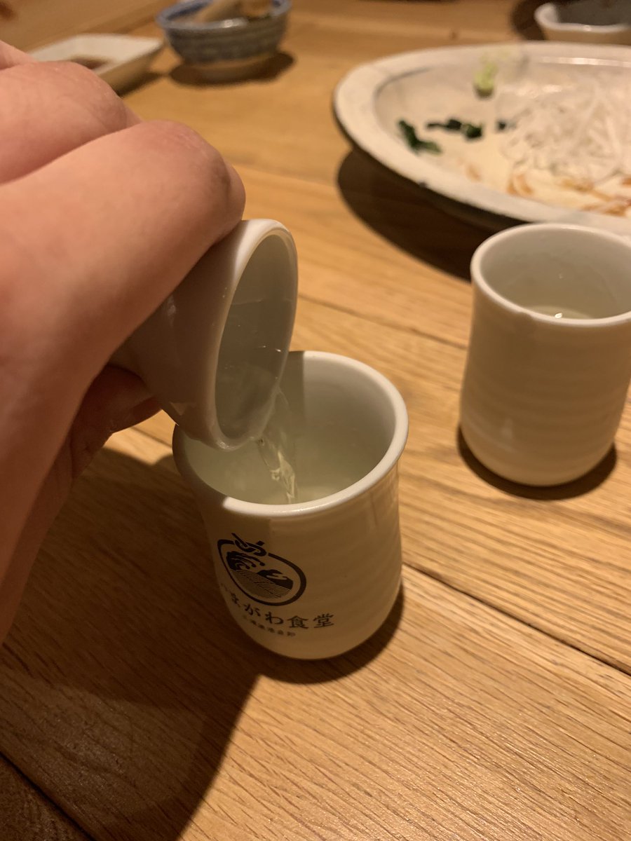 mkbasuke15's tweet photo. 仕事終わりに大学の友人と
呑み行って
ダーツバー行って
最後にビリヤードとボーリングやってきた
花金ええなぁ(*´-`) https://t.co/TepH1OqtVe
