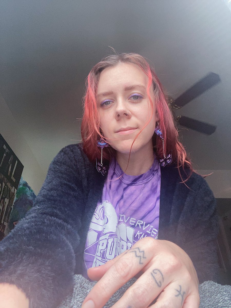 MsFreemansArtRm's tweet photo. I finally went ALLLLL OUT for purple Friday and my internet is completely shut off due to an outage in my area 😭 Thankful for coworkers and admin who quickly hopped in to problem solve and get my classes covered for the day #virtualteachingchronicles #purplefriday @Riverview_ES https://t.co/ViBrzQfrKd