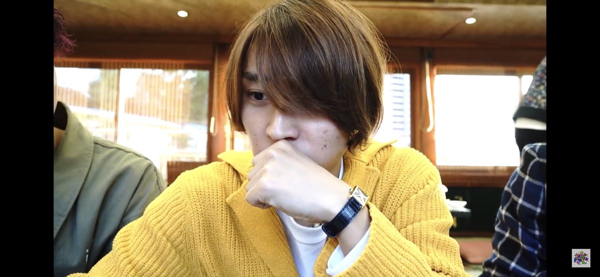 ナナ 阿部顕嵐様の指先とカルティエの指輪とカルティエの時計 と絶妙な肌荒れが全部萌える 最近顕嵐さんばっかスクショしてる