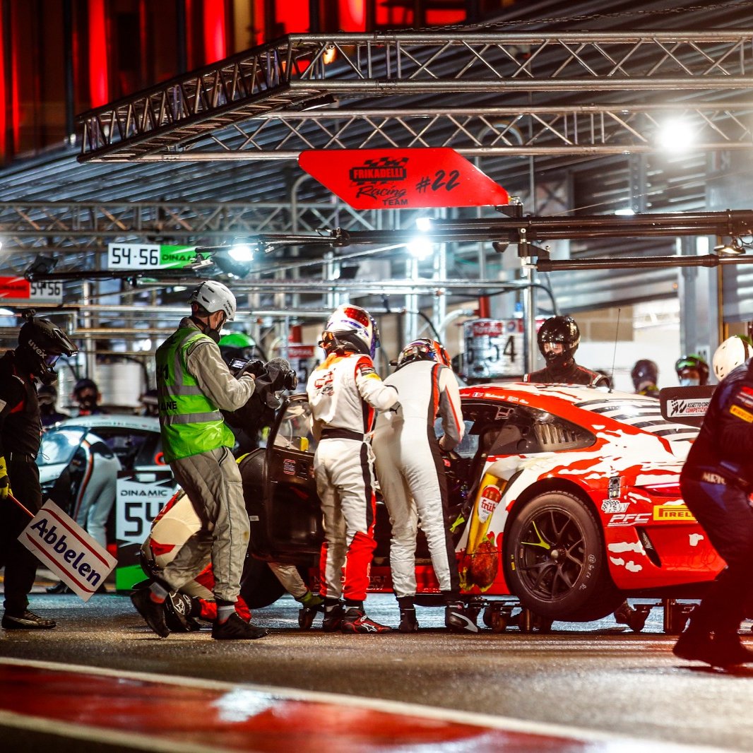 #TVTipp - Das #PorscheGTMagazin auf @SPORT1 berichtet am Sonntag ab 23:00 Uhr über das @24hoursofspa @circuitspa. Außerdem zeigt die aktuelle Folge packende GT-Action aus den Rennen des @gtmasters in #Spielberg. #Porsche #911GT3R https://t.co/X3JHJfOv2B