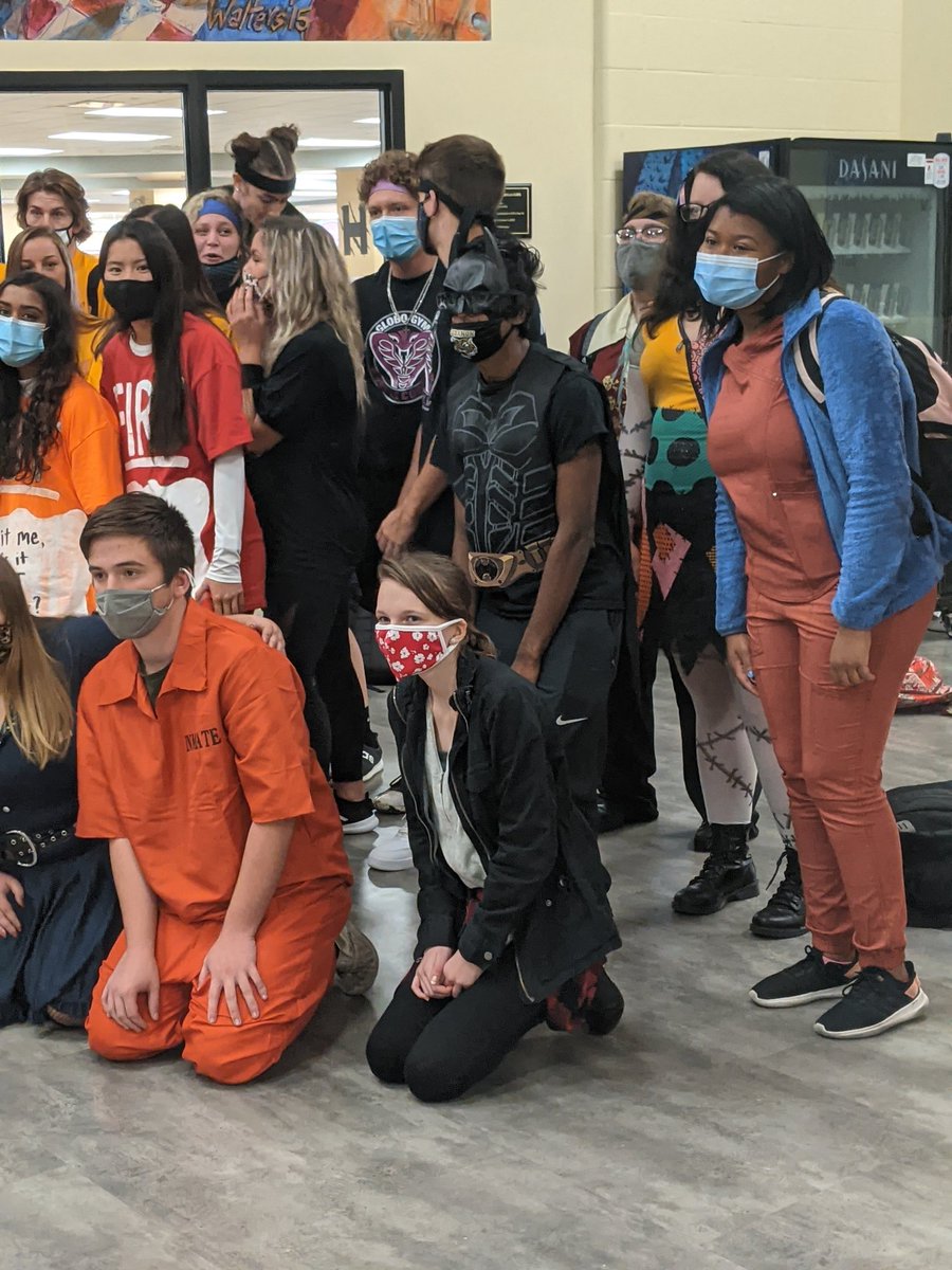 LebanonHSTigers's tweet photo. Today the LHS seniors and staff continued a tradition of celebrating Halloween by wearing costumes at school! #TigersTogether https://t.co/MfEh3WzdOR
