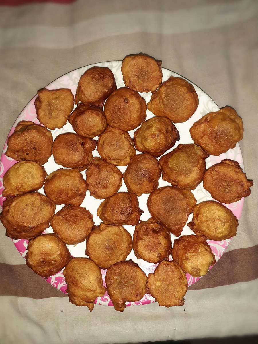 প্রিয়তম,🌸
☘️🍁
আমি জানি আপনি পিঠা অনেক পছন্দ করেন☺️
আজ তালের পিঠা বানিয়েছি,😊
আপনি কাছে থাকলে আমি নিজ হাতে আপনাকে পিঠা খাইয়ে দিতাম, 🥰😌
আপনি দেশে আসেন ঠিক এভাবে নিজ হাতে পিঠা বানিয়ে খাওয়াবো, 😘
ইনশাআল্লাহ 🌺🥀🏵️💮

#মুনতাহার_আব্বু😘