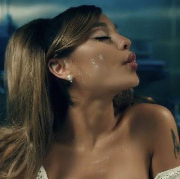 <a href="/Spotify/">Spotify</a> @ArianaGrande me actually