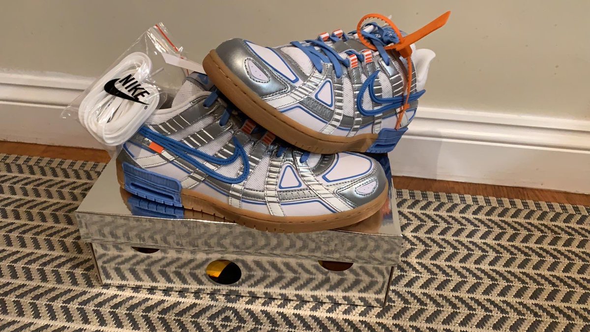BenzieSells's tweet photo. Nike X Off-White Rubber Dunk “UNC”

📥DM For Prices

#OffWhite #OffWhiteDunk #NikeOffWhite #Sneaker #SneakerHead #SneakersForSale #Depop #DepopSeller #Hype #HypeBeast https://t.co/KEh0OEz0wb