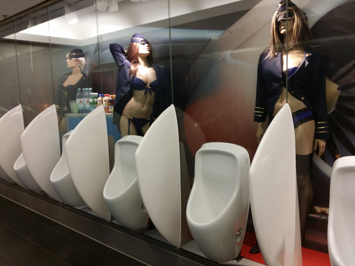 fettetoilette's tweet photo. Hätte mir nicht gedacht, dass ich mal etwas unter #frivolerFreitag tweete...
Aber diese #Toilette in Weiterstadt in der #Loop5 Shopping Mall passt dann doch irgendwie... https://t.co/0vFGxASLls