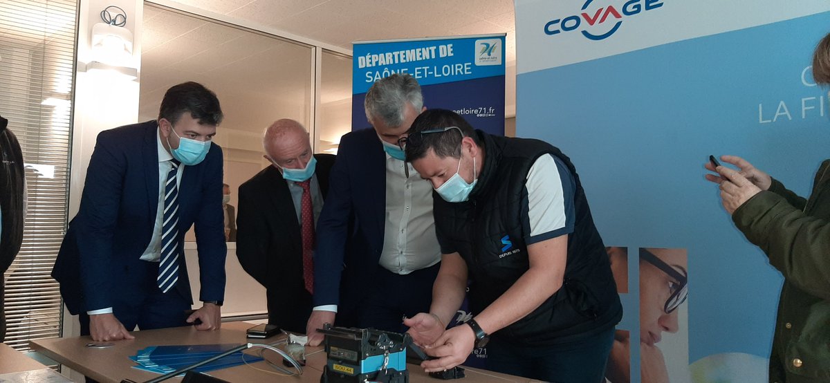La #fibre arrive en <a href="/saoneetloire/">Saône-et-Loire</a> : l'inauguration du PM de #CrechesSurSaone s'est suivie de la visite de notre nouvelle agence à #Mâcon Loché, d'enrichissants échanges avec les équipes locales et la démonstration de soudure de fibre avec <a href="/SerfimTIC/">SERFIM T.I.C.</a>. #FTTH @CovageSUD_EST