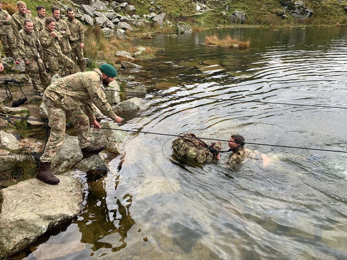 CdoLogRegt's tweet image. A River crossing with a twist; PO Hyatt was promoted rather unconventionally today by OC Med Sqn during the Sqn’s Foggin Tor phase of Mountain training. Congratulations Chief Petty Officer Hyatt! @TheCFSG @RoyalNavy