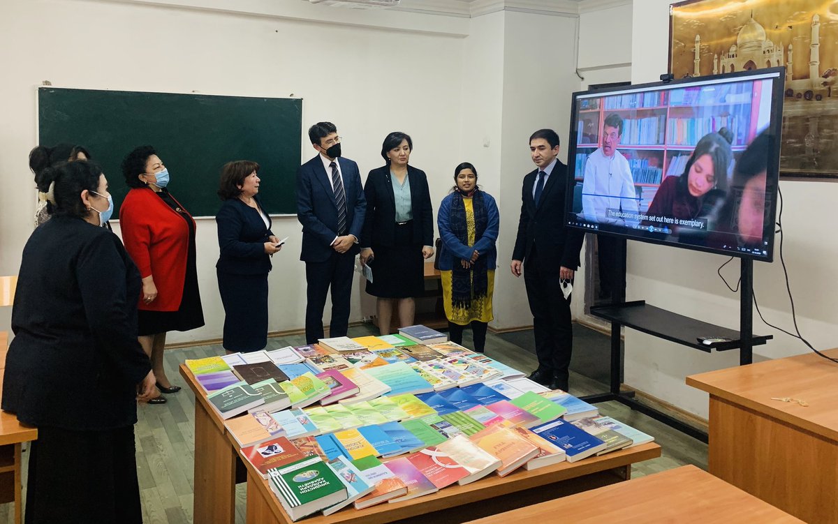 amb_tashkent's tweet photo. Increasing number of Uzbek students are studying Degree and Masters courses in Philology, Economics, History, Tourism, International Journalism in #Hindi language at #TSUOS @PMOIndia @narendramodi @iccr_tashkent @uzbekmfa @Dunyo_IA @timesofindia @IndianExpress https://t.co/6xTIoaHsqv