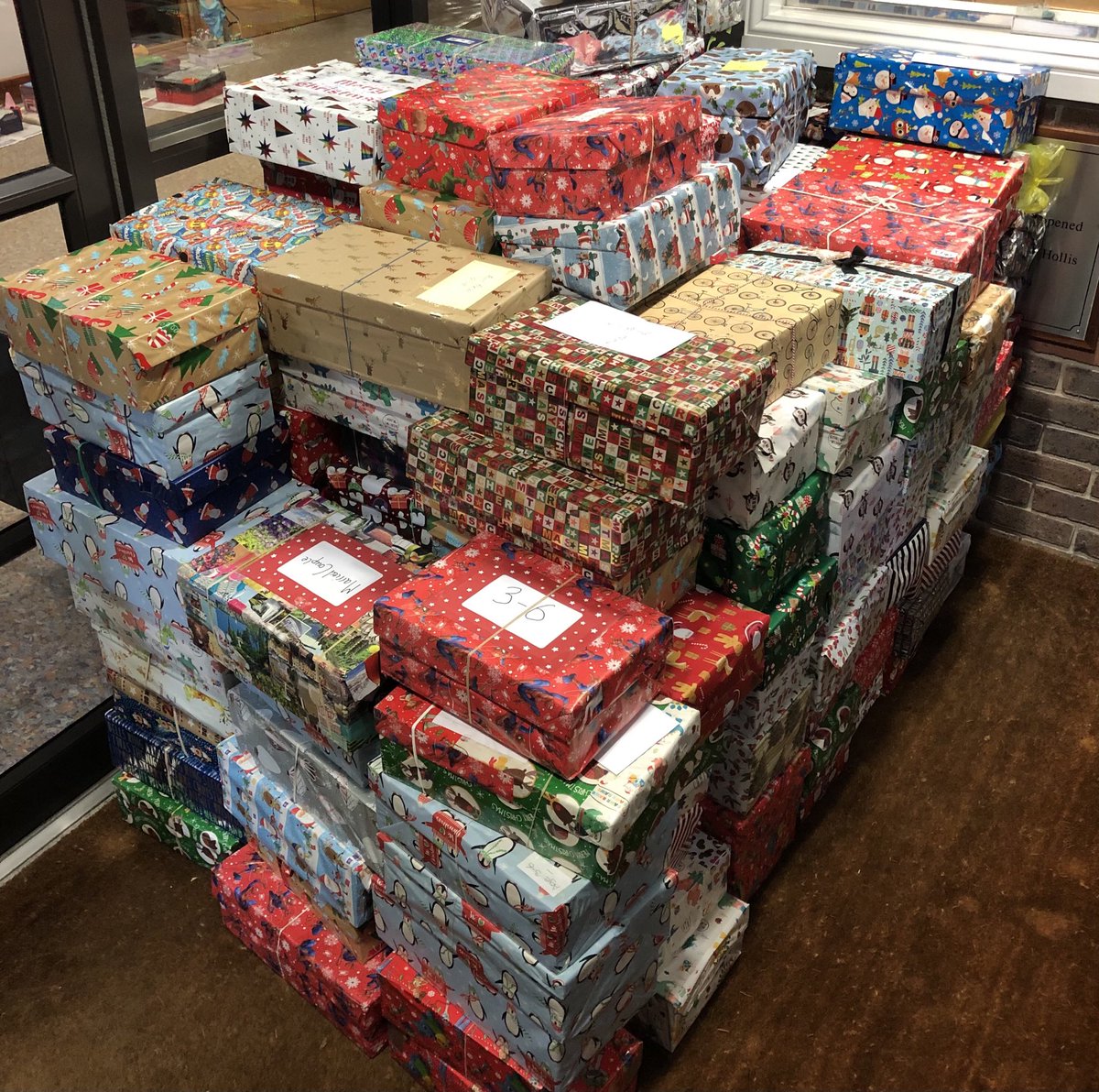 DLSjsyPrimary's tweet photo. A huge thank you to all the families who have supported our #DLSPrimary Christmas Shoebox Appeal this year. These will be making their way to families and children in Romania who otherwise may not have received any gifts this year.
#DLSCaring #DLSCharity https://t.co/YbSkkU5TXX