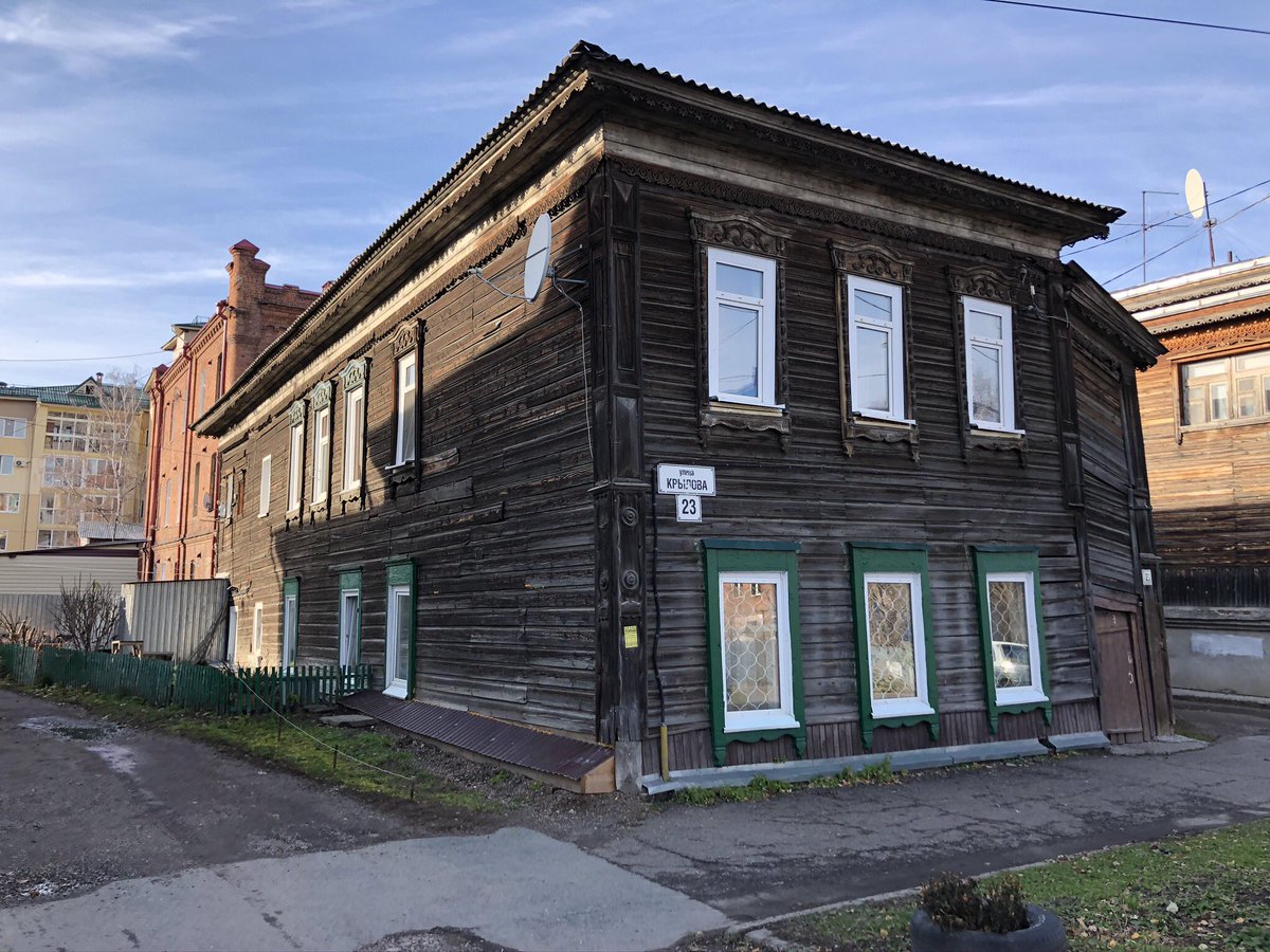 It’s not an original opinion but the wooden houses of Tomsk, Siberia are a wonder to behold. A short thread on what I learnt about their history and peculiarities on a visit to the city this week 1/9