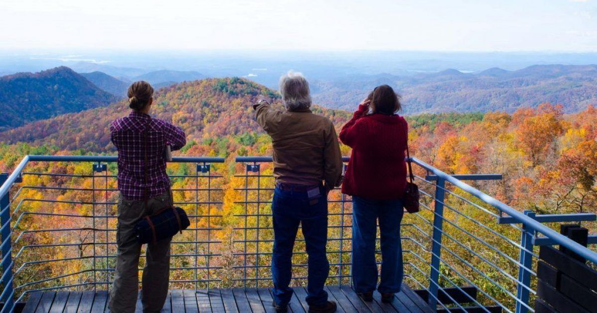USARediscover's tweet photo. Destination experts at @UpcountrySC share the best places for tourists and locals to experience thrilling outdoor adventures in Upcountry, South Carolina. #UpcountrySouthCarolina #RediscoverAmerica https://t.co/zmc0r75VeJ https://t.co/pVsSUkedYR