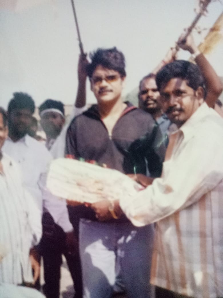 NarendraPosa1's tweet photo. #17YearsForSivamani King @iamnagarjuna Garitho Sardar NSR Garu On Location https://t.co/F92YV19Eks